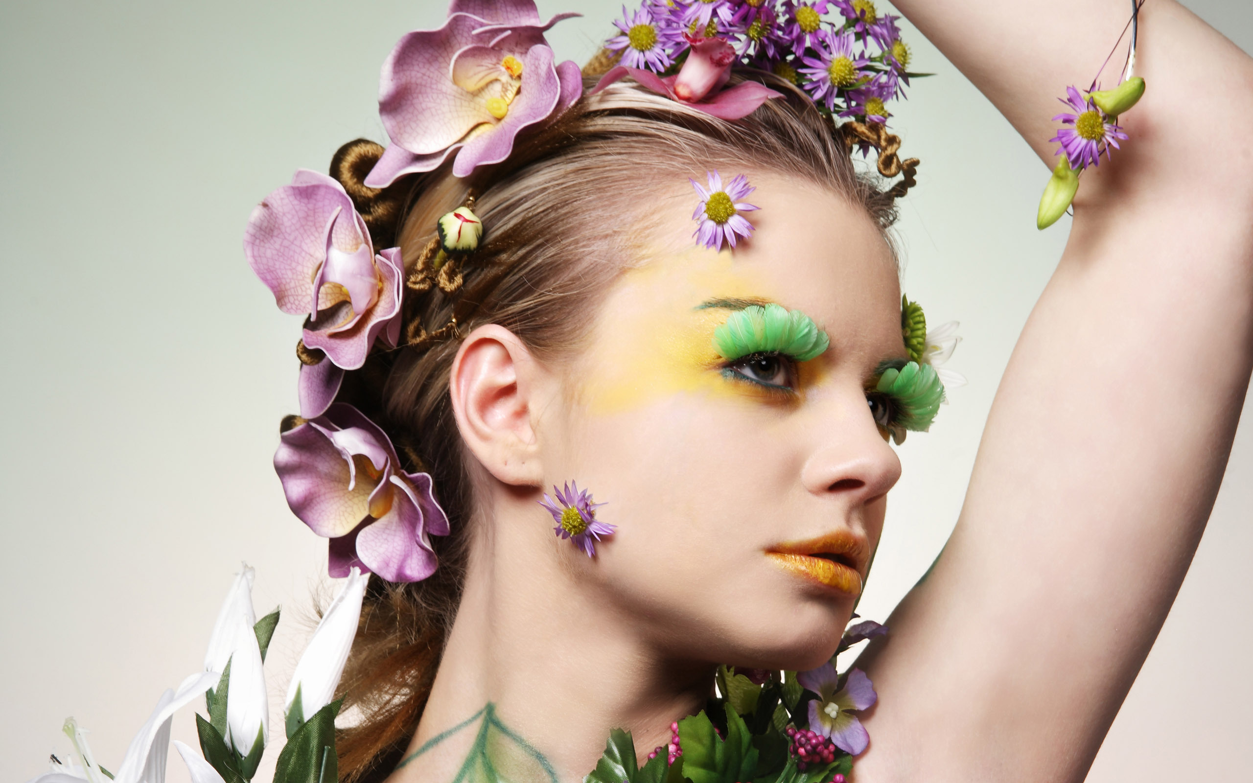 Girls___Models_Model_in_flowers_055356_.jpg